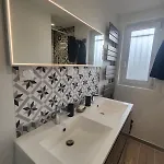 Feriehus Maison A De 80m2 Pour 6 Personnes, 2 Chambres, Parking, Salon, Jardin, Veranda, Proche Vulcania, Puy De Dome, Centre Ville, Thermes Royat, Musee Miichelin
