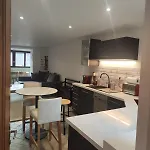 Maison A De 80m2 Pour 6 Personnes, 2 Chambres, Parking, Salon, Jardin, Veranda, Proche Vulcania, Puy De Dome, Centre Ville, Thermes Royat, Musee Miichelin *