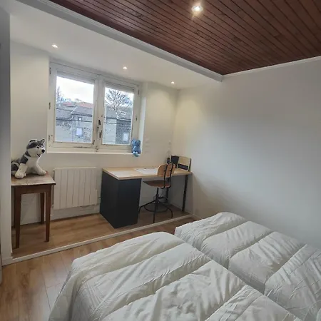 Maison A De 80m2 Pour 6 Personnes, 2 Chambres, Parking, Salon, Jardin, Veranda, Proche Vulcania, Puy De Dome, Centre Ville, Thermes Royat, Musee Miichelin 度假居 *