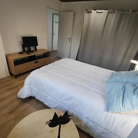 Feriehus Maison A De 80m2 Pour 6 Personnes, 2 Chambres, Parking, Salon, Jardin, Veranda, Proche Vulcania, Puy De Dome, Centre Ville, Thermes Royat, Musee Miichelin *
