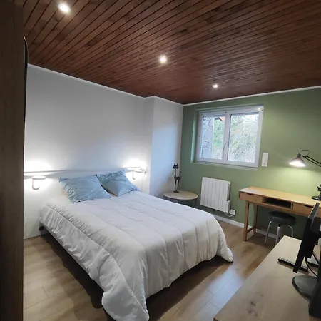 Maison A De 80m2 Pour 6 Personnes, 2 Chambres, Parking, Salon, Jardin, Veranda, Proche Vulcania, Puy De Dome, Centre Ville, Thermes Royat, Musee Miichelin Feriehus
