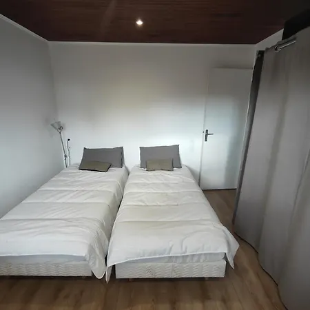 Maison A De 80m2 Pour 6 Personnes, 2 Chambres, Parking, Salon, Jardin, Veranda, Proche Vulcania, Puy De Dome, Centre Ville, Thermes Royat, Musee Miichelin Orcines