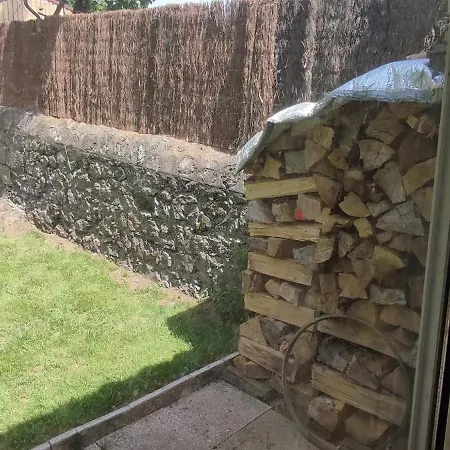 Maison A De 80m2 Pour 6 Personnes, 2 Chambres, Parking, Salon, Jardin, Veranda, Proche Vulcania, Puy De Dome, Centre Ville, Thermes Royat, Musee Miichelin Orcines