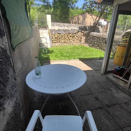 Maison A De 80m2 Pour 6 Personnes, 2 Chambres, Parking, Salon, Jardin, Veranda, Proche Vulcania, Puy De Dome, Centre Ville, Thermes Royat, Musee Miichelin * Orcines