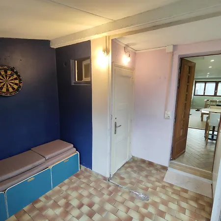 Maison A De 80m2 Pour 6 Personnes, 2 Chambres, Parking, Salon, Jardin, Veranda, Proche Vulcania, Puy De Dome, Centre Ville, Thermes Royat, Musee Miichelin