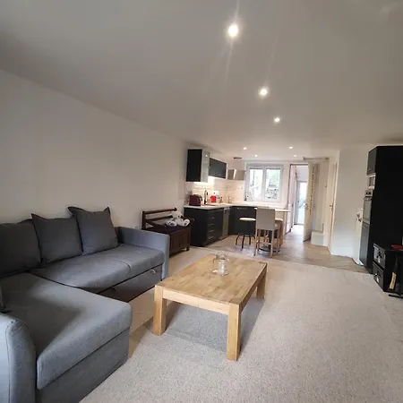 Maison A De 80m2 Pour 6 Personnes, 2 Chambres, Parking, Salon, Jardin, Veranda, Proche Vulcania, Puy De Dome, Centre Ville, Thermes Royat, Musee Miichelin * Orcines