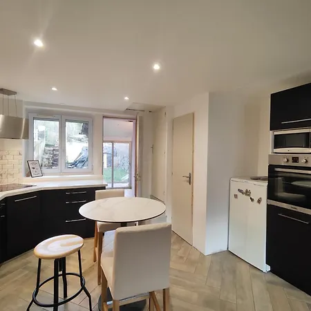 Feriehus Maison A De 80m2 Pour 6 Personnes, 2 Chambres, Parking, Salon, Jardin, Veranda, Proche Vulcania, Puy De Dome, Centre Ville, Thermes Royat, Musee Miichelin Orcines