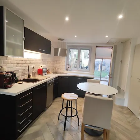 Maison A De 80m2 Pour 6 Personnes, 2 Chambres, Parking, Salon, Jardin, Veranda, Proche Vulcania, Puy De Dome, Centre Ville, Thermes Royat, Musee Miichelin Orcines